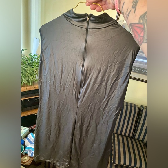 Darque Unisex Dress - Picture 2 of 4